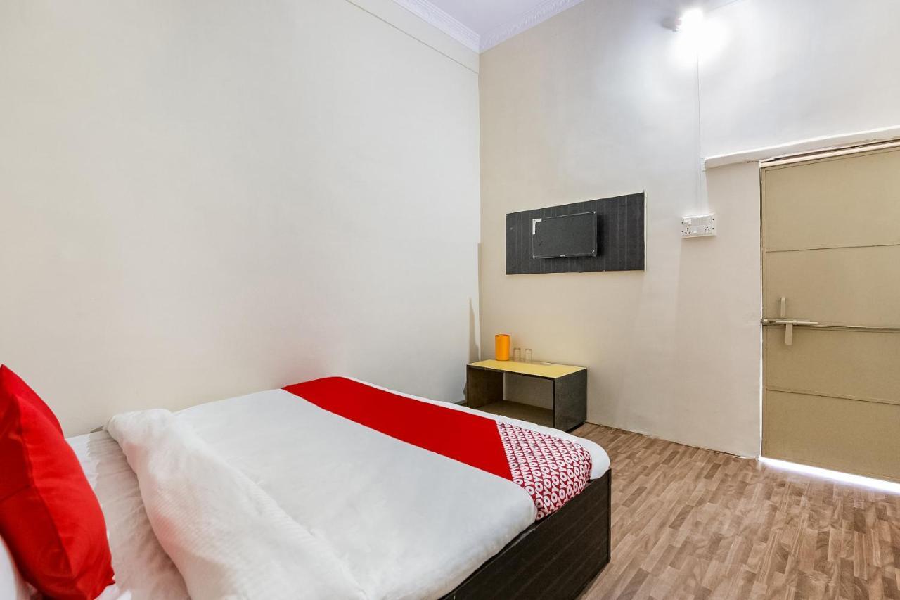Oyo 69647 Yash Lodge Jabalpur Buitenkant foto